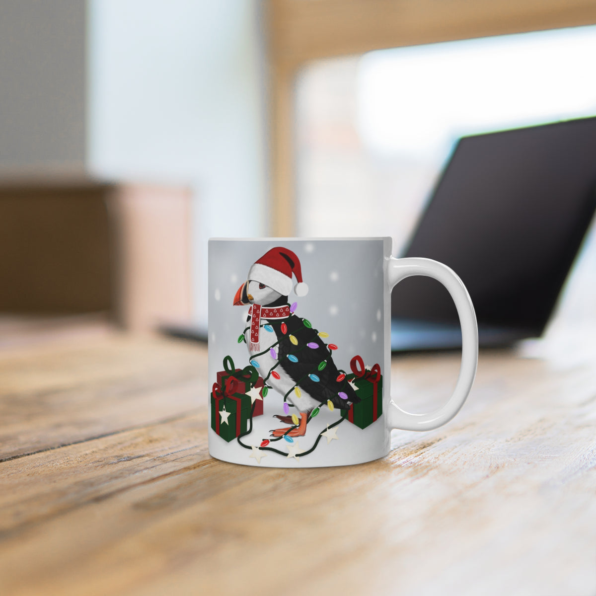 Papageitaucher mit Lichterkette im Winter Weihnachten Schnee Vogel Tasse – 11 oz,