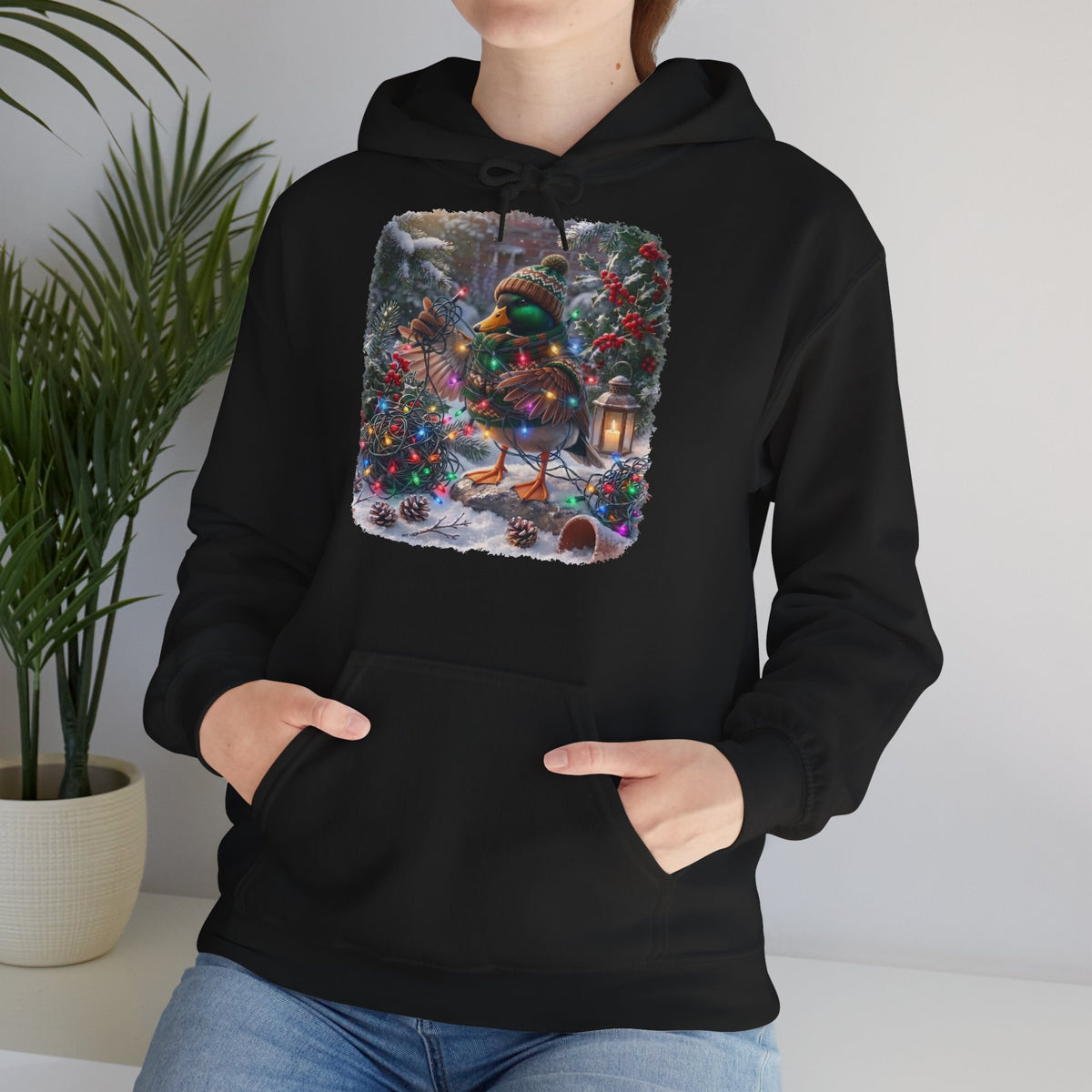 Premium Hoodie Ente und die Lichterkette im winterlichen Garten für Vogelbeoachter