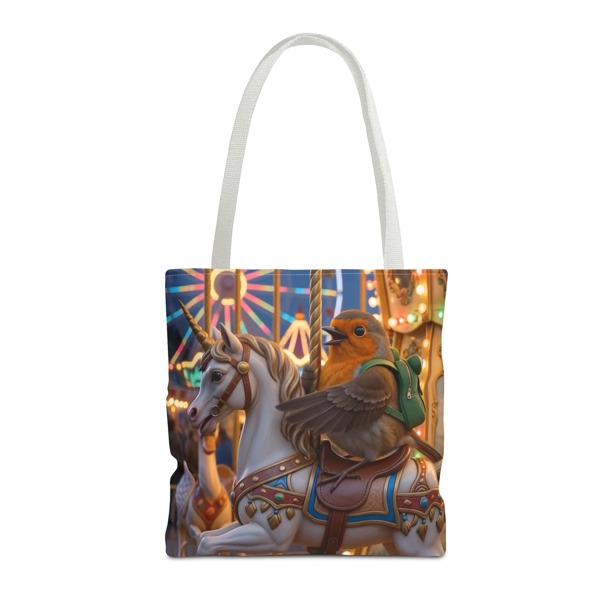 Quadratische Tragetasche aus Stoff mit weißen Baumwollgriffen. Auf der Tasche ist eine digitale Illustration von einem niedlichen Rotkehlchen namens Rosi aufgedruckt, das auf einem bunten Einhorn-Karussell reitet.
