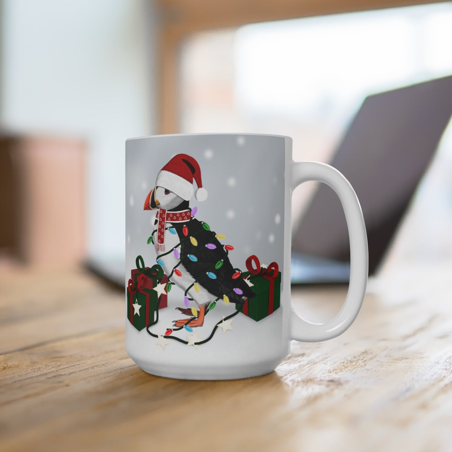 Papageitaucher mit Lichterkette im Winter Weihnachten Schnee Vogel Tasse