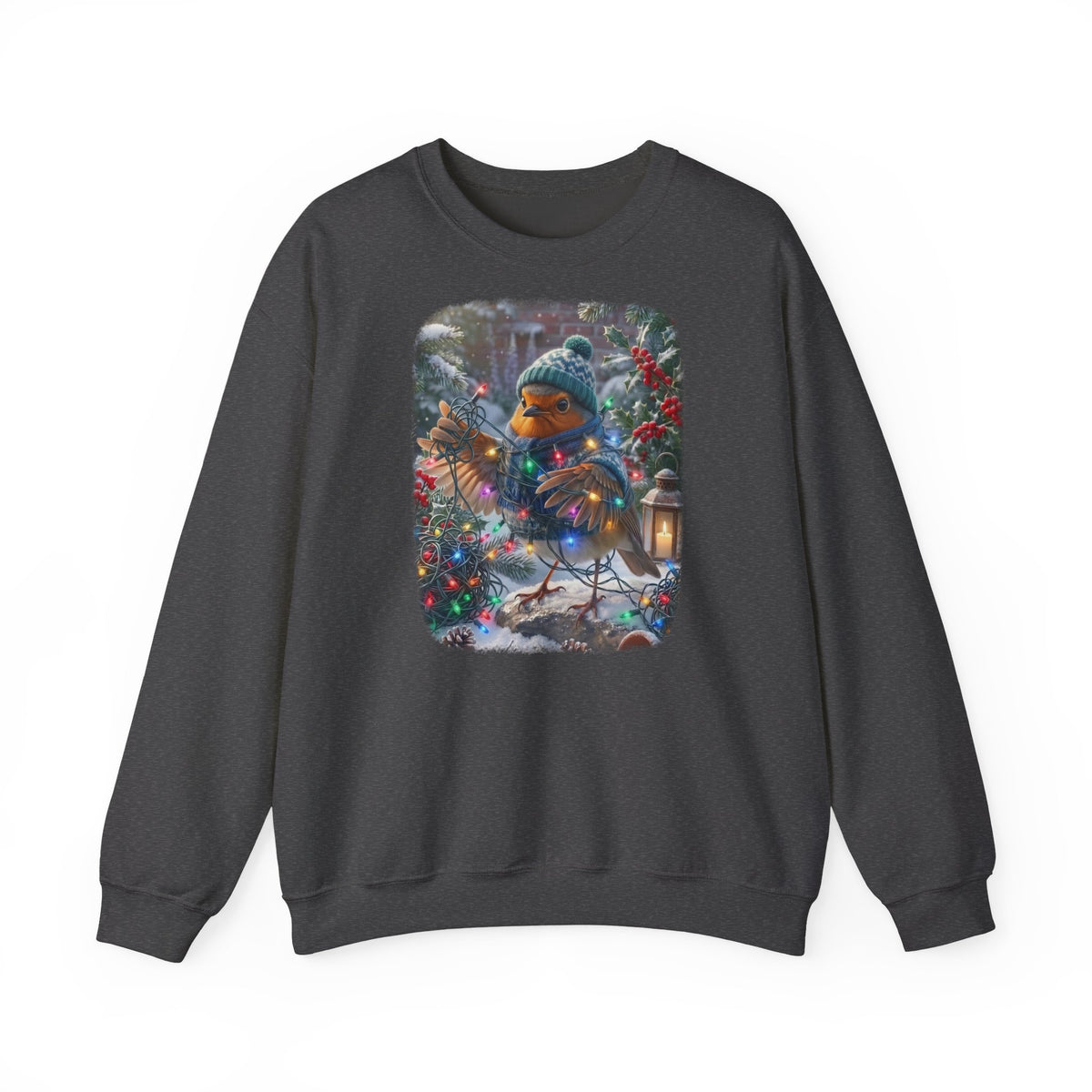 Kuscheliges Winter Sweatshirt mit Vogelmotiv. Das Rotkehlchen Rosi hat sich beim Schmücken im verschneiten Garten lustig in einer leuchtenden Lichterkette verheddert und versucht den Kabelsalat zu entwirren. Ein schönes Geschenk für Vogelfreunde.