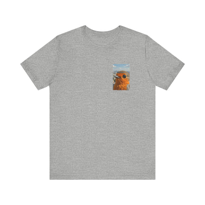 Rosi Rotkehlchen vor der Pariser Skyline T-Shirt – Bequemes Premium Shirt für Vogelfreunde
