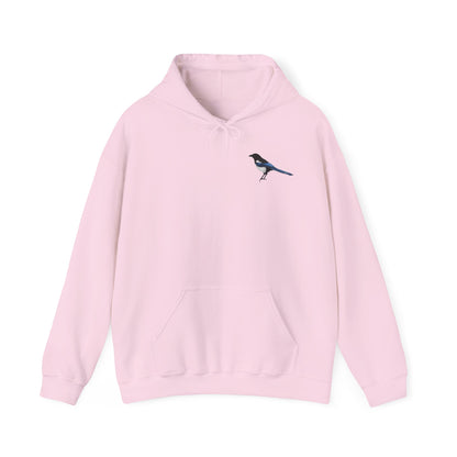 Elster Hoodie – Minimalistischer Kapuzenpullover mit kleinem Vogelmotiv für Naturfans