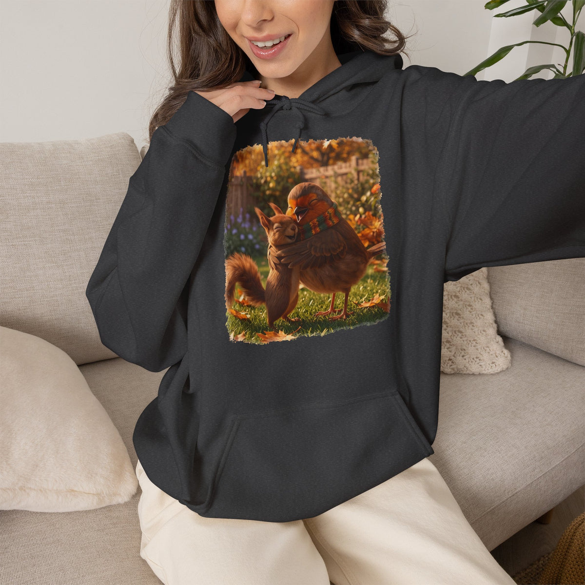 Hoodie Rosi Rotkehlchen & Eichhörnchen | Kapuzenpullover für Vogelfreunde
