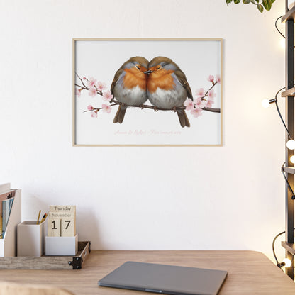 Personalisiertes Wandbild im Holzrahmen – Rotkehlchen-Paar mit Wunschnamen