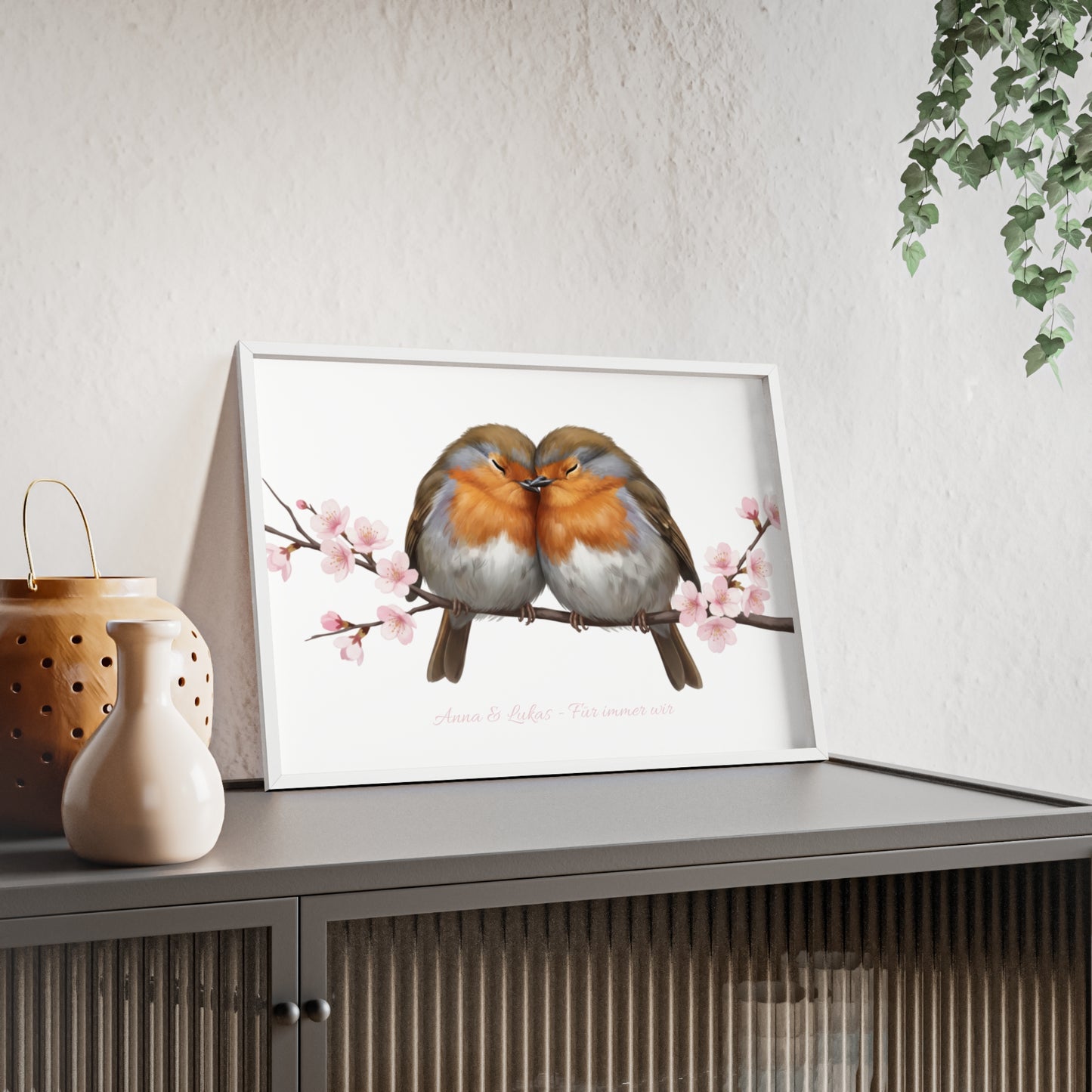 Personalisiertes Wandbild im Holzrahmen – Rotkehlchen-Paar mit Wunschnamen