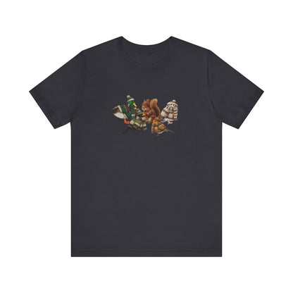 Lustiges Vogelmotiv Winter T-Shirt: Die kuschelige Garten-Gang mit Mütze & Pullover