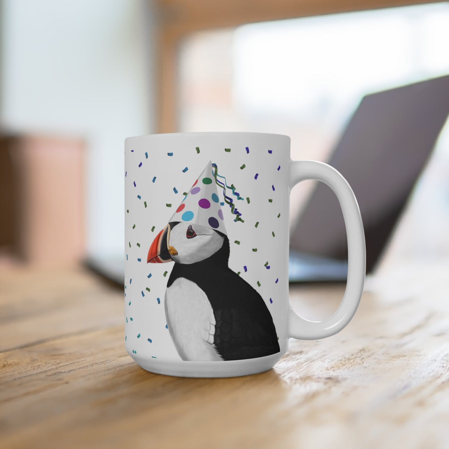 Papageitaucher feiert Geburtstag mit Partyhut und Konfetti Vogel Tasse