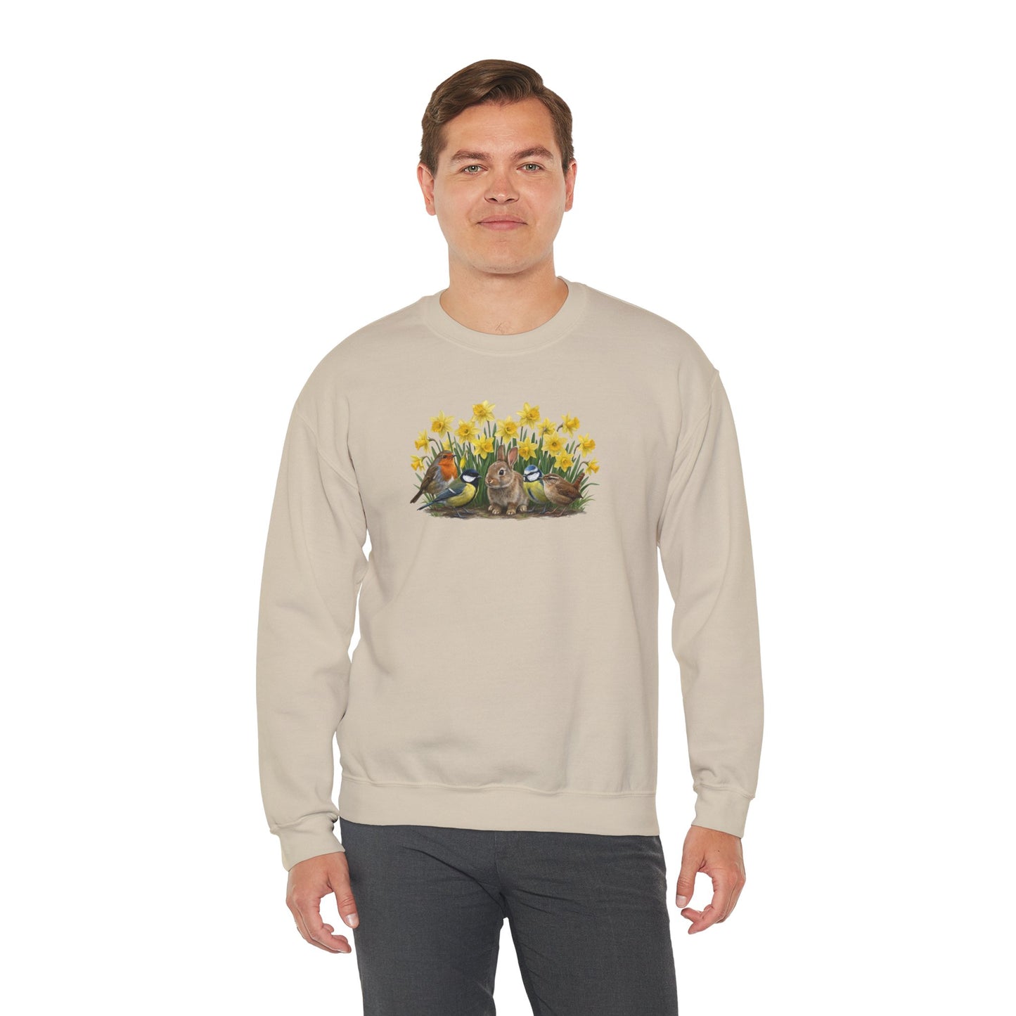 Oster-Sweatshirt Frühlingswiese – Kaninchen & Singvögel in Osterglocken | Unisex Pullover