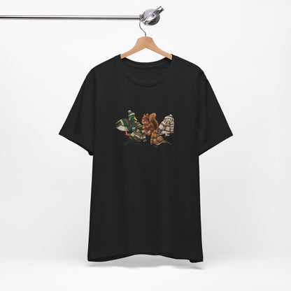 Lustiges Vogelmotiv Winter T-Shirt: Die kuschelige Garten-Gang mit Mütze & Pullover