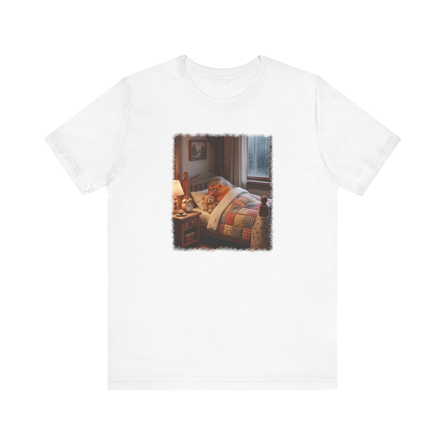 Süßes Rotkehlchen T-Shirt im Bett mit Teddy | Kuscheliges Vogel-Motiv für Langschläfer