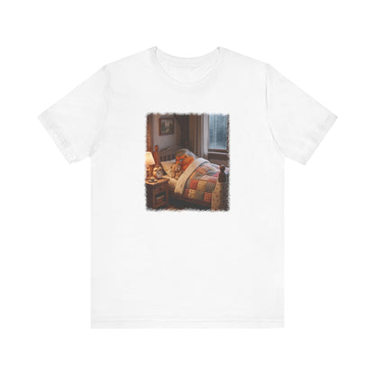 Süßes Rotkehlchen T-Shirt im Bett mit Teddy | Kuscheliges Vogel-Motiv für Langschläfer