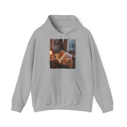 Süßes Rotkehlchen Hoodie im Bett mit Teddy | Kuscheliger Vogel Kapuzenpullover für Langschläfer