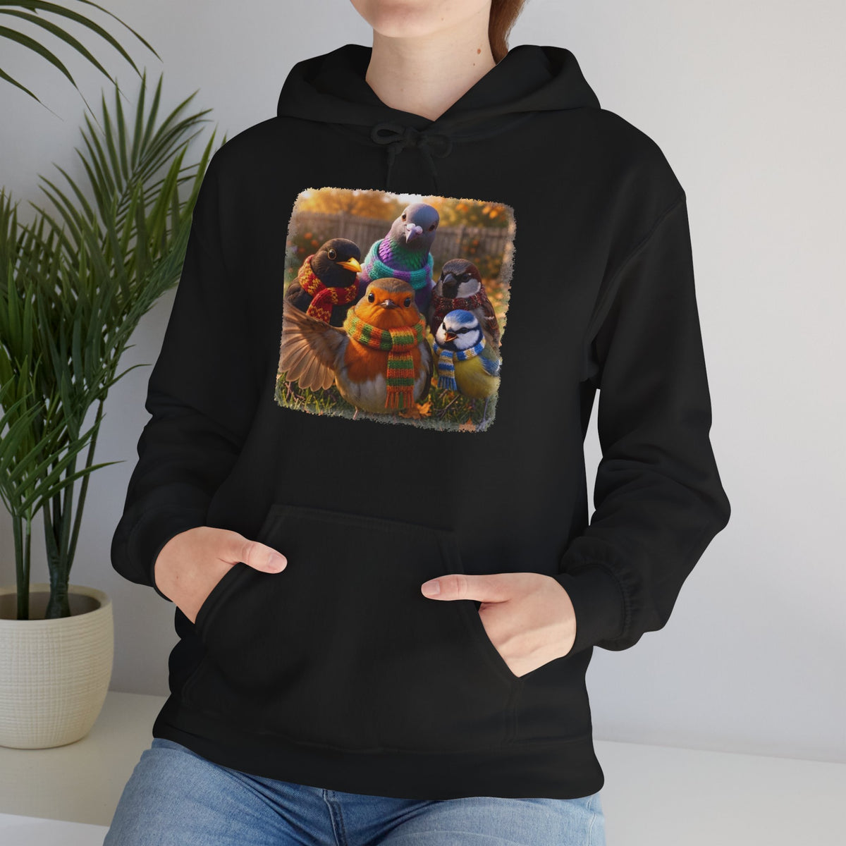 Gartenvögel Hoodie „Rosis Gruppen-Selfie“ – Kuscheliger Kapuzenpullover mit Rotkehlchen, Amsel & Meise