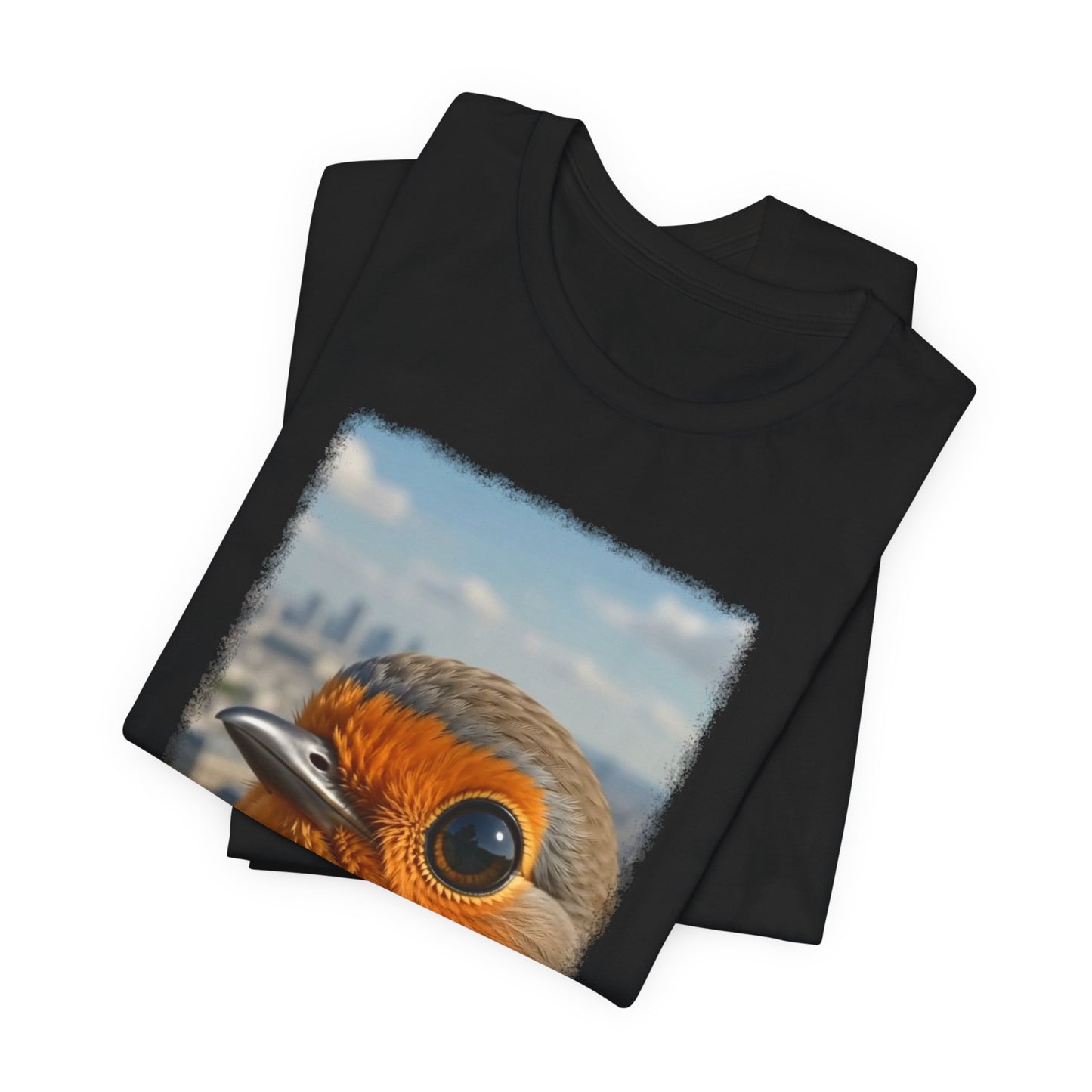 Rosi Rotkehlchen vor der Pariser Skyline T-Shirt – Bequemes Premium Shirt für Reisefreunde