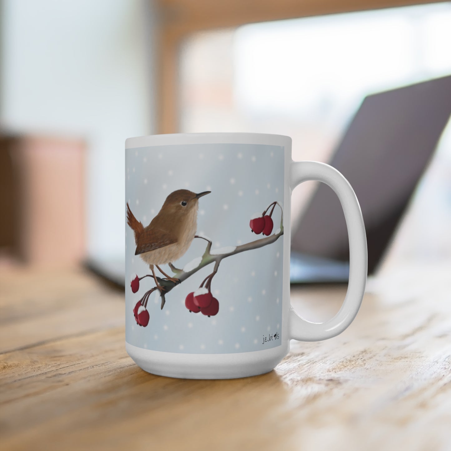 Zaunkönig auf einem Ast im Winter Weihnachten Schnee Vogel Tasse