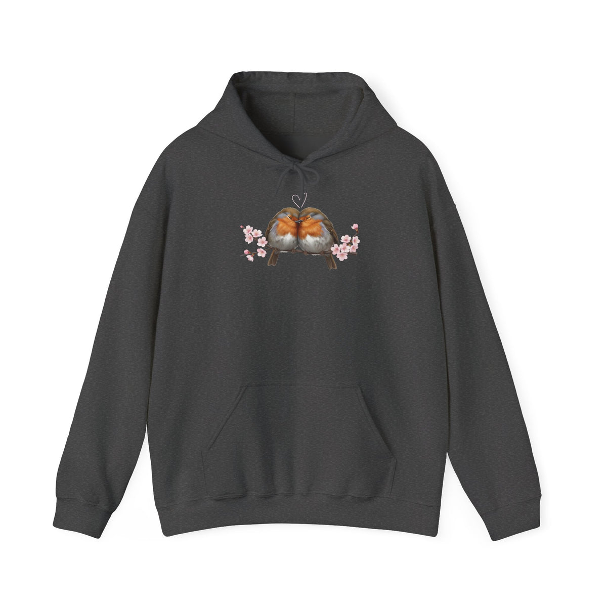 Ein dunkelgrauer Kapuzenpullover mit einem gemalten Motiv von zwei Rotkehlchen, die auf einem Ast mit rosa Kirschblüten sitzen und miteinander kuscheln.