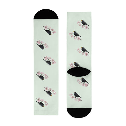 Amsel & Kirschblüten Socken in Salbeigrün | Weiche Baumwollmix-Socken für Naturfreunde