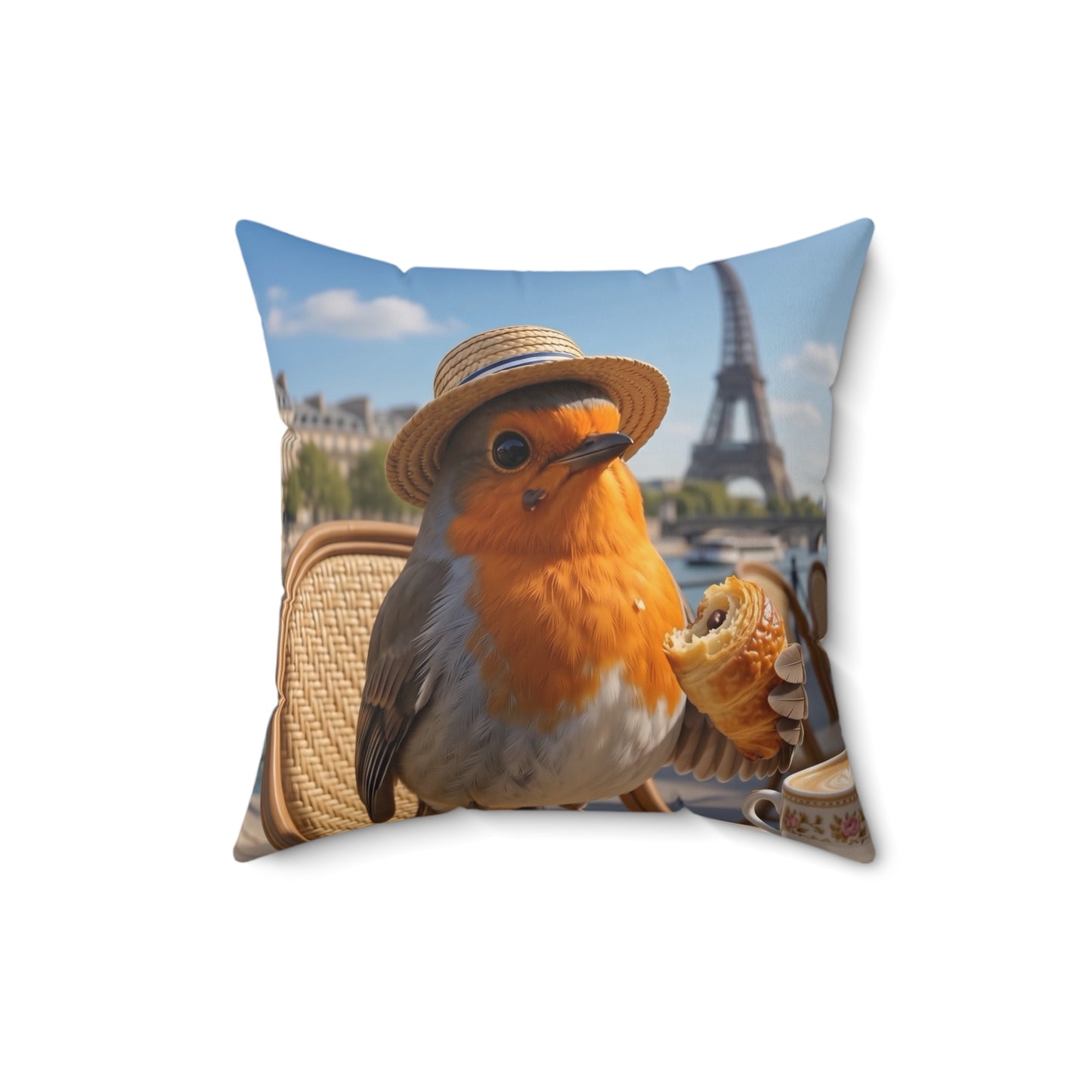 Gemütliches 40x40 cm Dekokissen mit einer digital gemalten Illustration von Rosi Rotkehlchen, das ein Croissant in einem Pariser Bistro vor dem Eiffelturm isst.