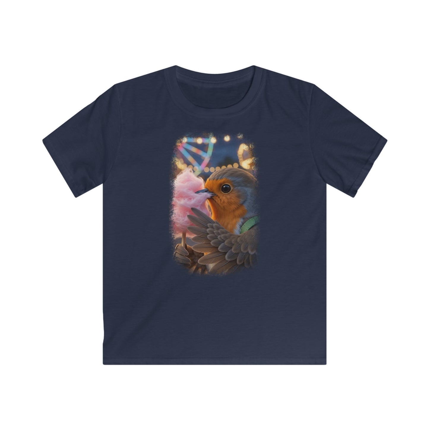 Lustiges Vogel T-Shirt für Kinder. Das kleine Rotkehlchen Rosi ist auf der Kirmes und beißt genüsslich in eine riesige, rosa Zuckerwatte. Ein tolles Geschenk für kleine Vogelfreunde, Vogelbeobachter und Nachwuchs-Biologen.